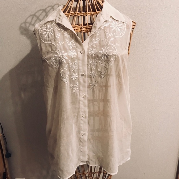 Reformed 🙏🏼 Sleeveless Button Down - Picture 1 of 4